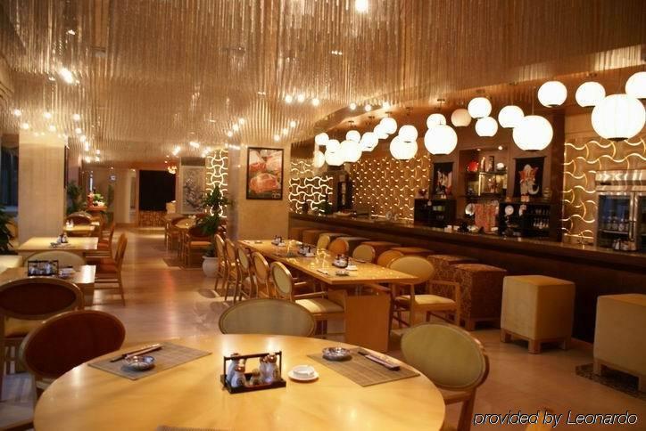 New Century Grand Hotel Кайфын Ресторан фото