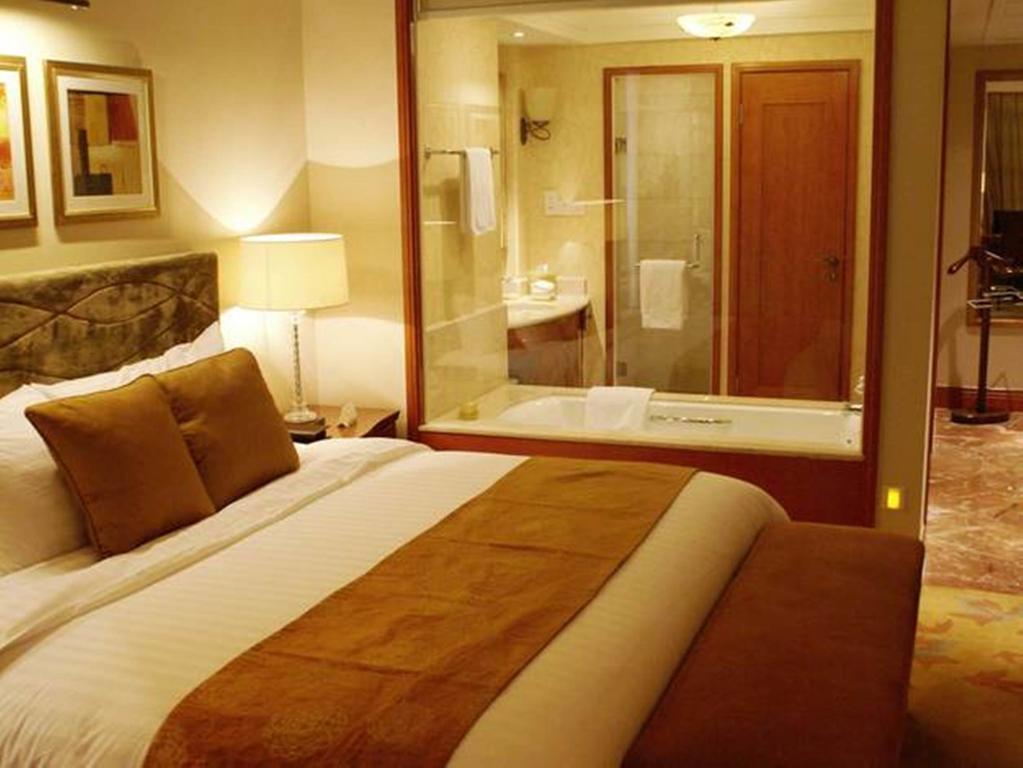 New Century Grand Hotel Кайфын Экстерьер фото