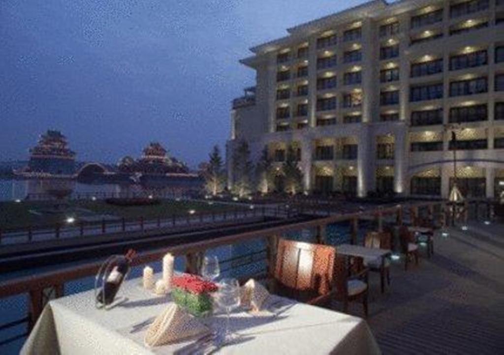 New Century Grand Hotel Кайфын Экстерьер фото