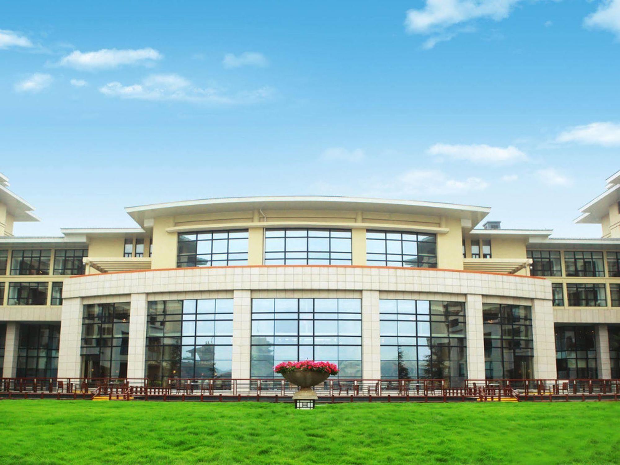New Century Grand Hotel Кайфын Экстерьер фото